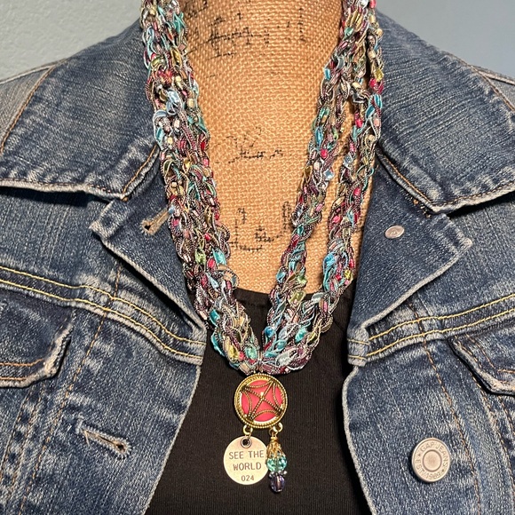 Handmade Bohemian Trellis Yarn Charm Pendant Necklace - Picture 3 of 12